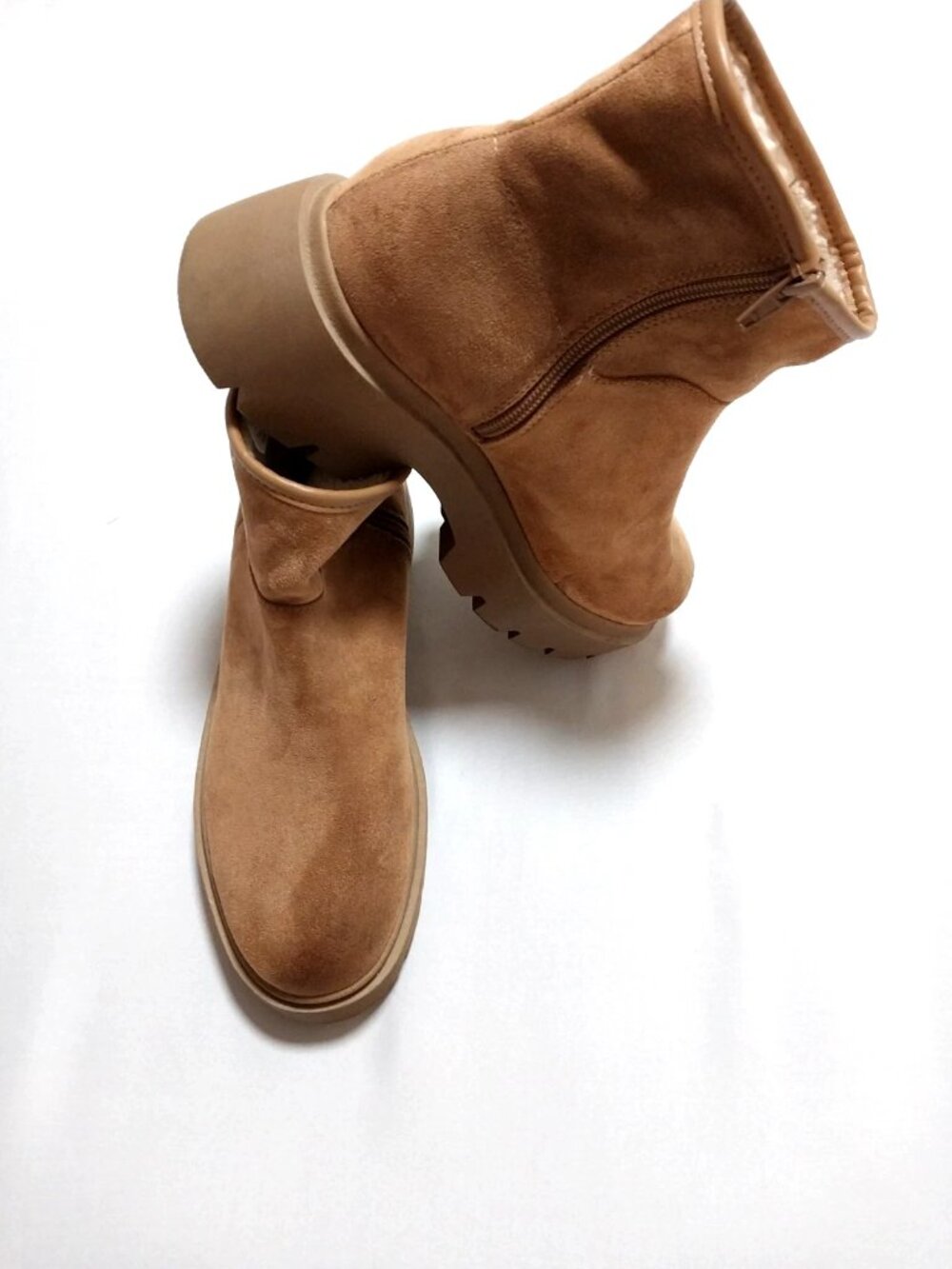 No Boundaries Tan Faux Suede Lug Sole Ankle Boots โ Size 9โ Excellent Cond